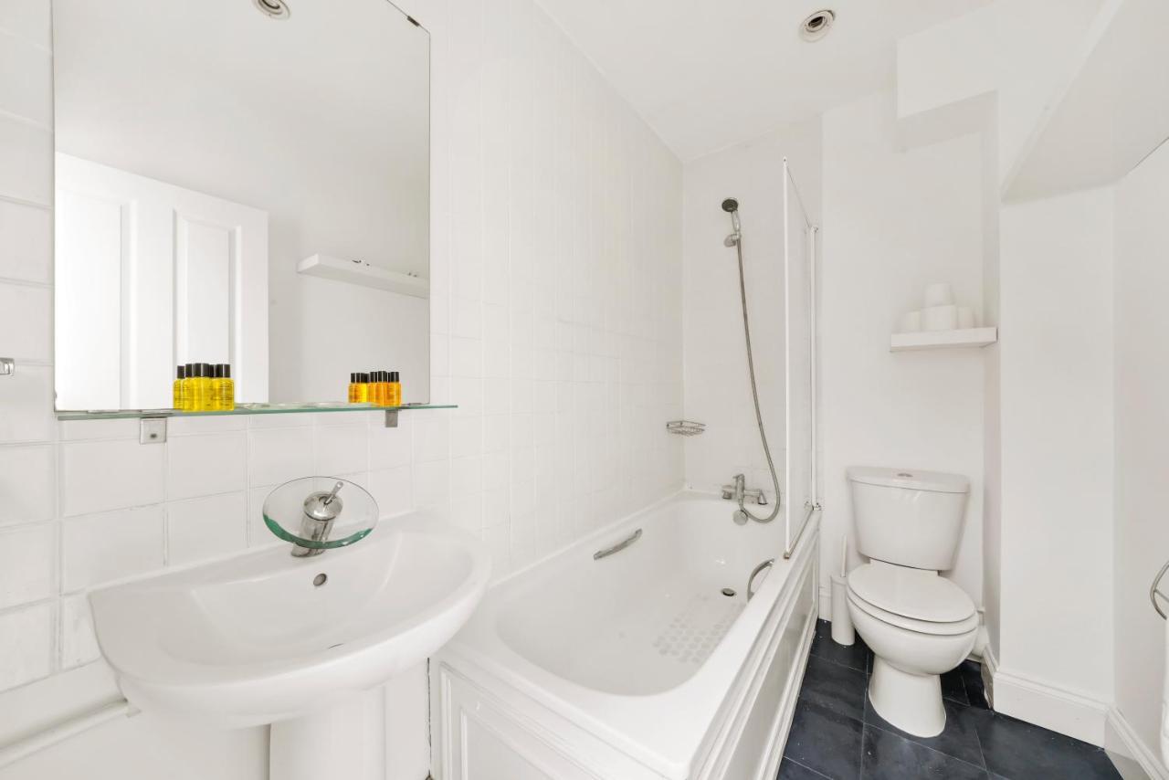 1 & 2 Bed Cosy Apartments Next To Earls Court Free Wifi London Exterior photo